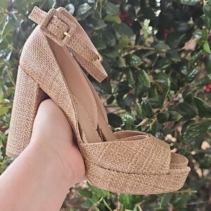 Womens 6.5 Sun + Stone Textured Tan Platform Heels 6 1/2 Neutral